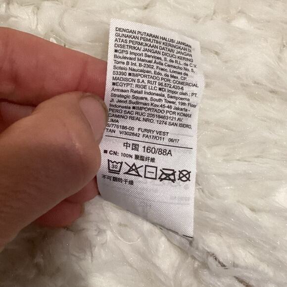 Old Navy Womens Furry Vest Size Small Sherpa Lined Tan Y2K Western Boho Fall - Picture 7 of 7